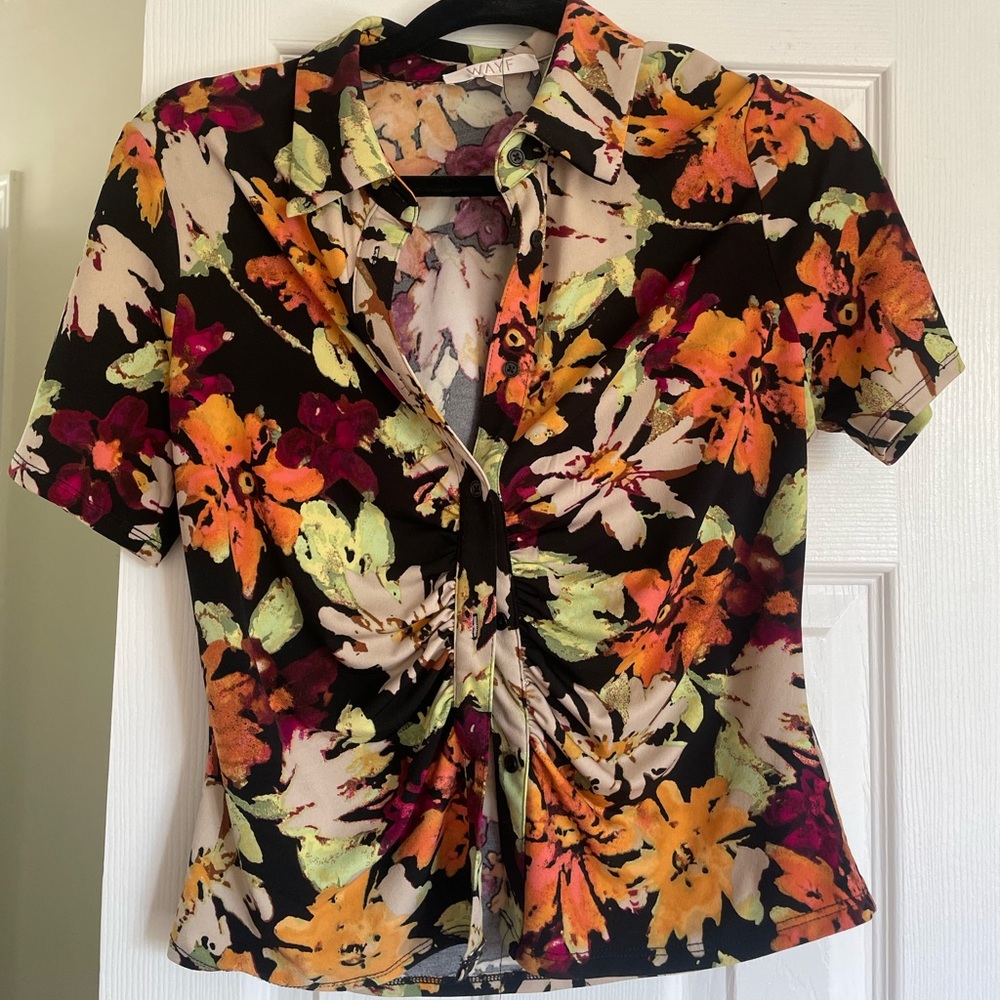 Never worn ruched WAYF flower button up